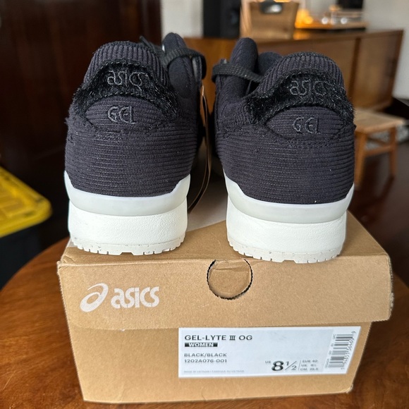 NWT ASICS Gel-Lyte III OG Women’s 8.5 Black - Picture 4 of 4